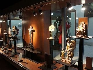 天主教艺术博物馆与墓室