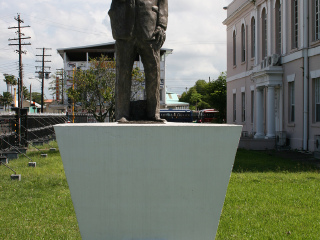 休伯特·克里奇洛纪念碑