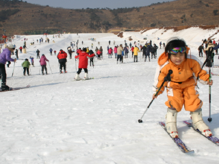 沂水地下画廊滑雪场