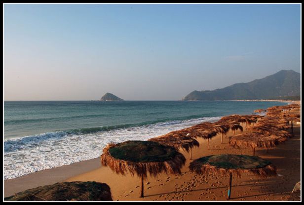 三門島位於深圳東部大亞灣與大鵬灣交匯處,三門島人文景觀豐富,而方圓