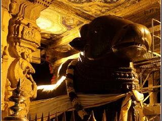 布里哈迪锡瓦拉寺