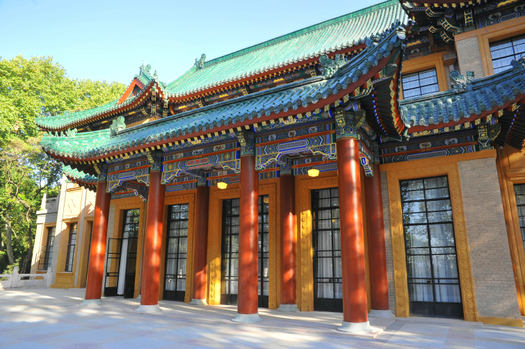 2012年4月,美龄宫由金陵饭店集团整建制移交给中山陵园管理局管理.