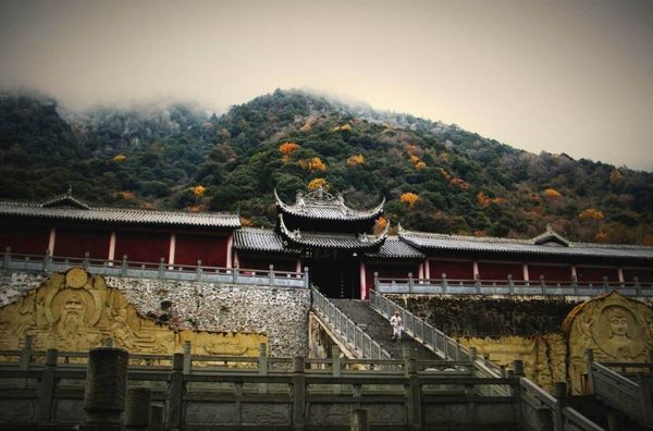 西昌灵山寺是彝族风格图片