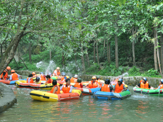 金水台峡谷漂流