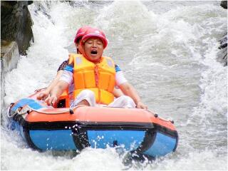 秦岭峡谷漂流景区