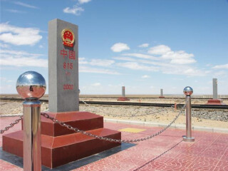 苏和巴托纪念碑