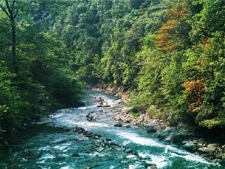 大围山龙须峡谷漂流