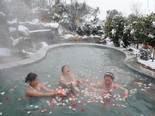 云泽山庄凤凰池汤泉