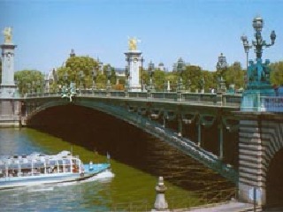 亚历山大三世桥