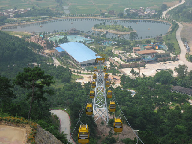 黄腾峡山水乐园总占地面积约10万平方米,其中绿化面积约20000平方米