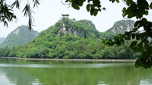  柳州-奇石館-文廟-中國絲綢之都-大龍潭-動車3日跟團遊>美麗廣西