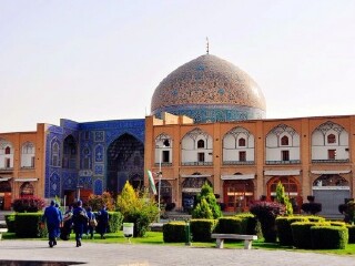 谢赫•卢特夫劳清真寺