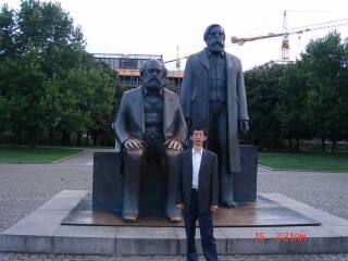 马克思和恩格斯广场