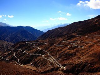 川藏公路著名的怒江72拐路段