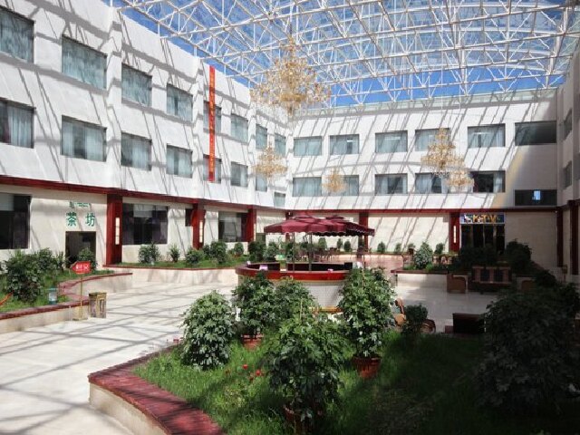 安多三江源大酒店