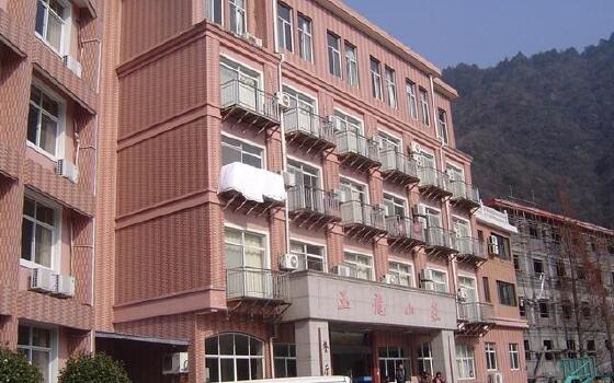 杭州酒店预订 临安天目山玉龙山庄 地址:天目山西关水库旁 农家乐,逢