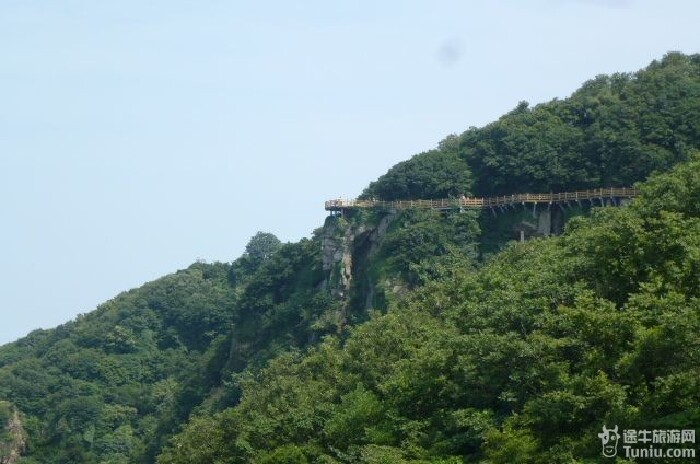 从二桅尖下来坐交通车去觉道庵(10元).悟道庵,又名三教寺,俗称悟正庵.