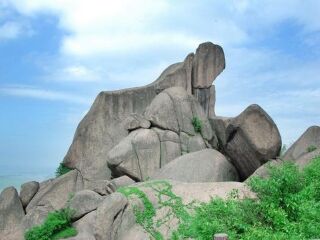 巨石山