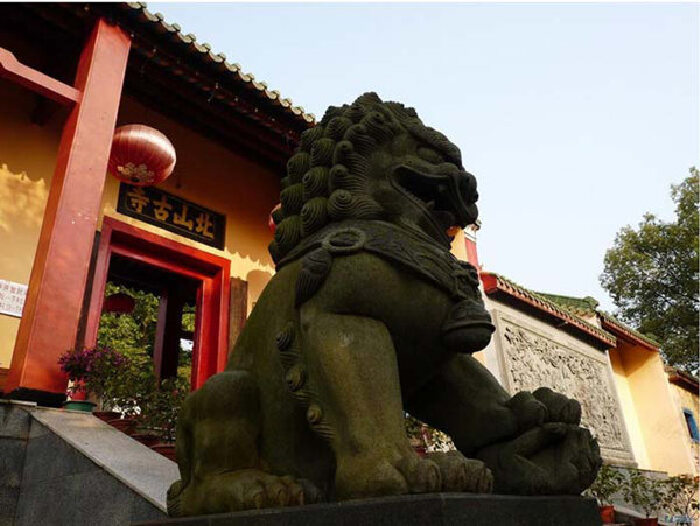 我们怀着虔诚的心,来到北山寺,整个寺庙到处都是佛像,菩萨以及罗汉,想