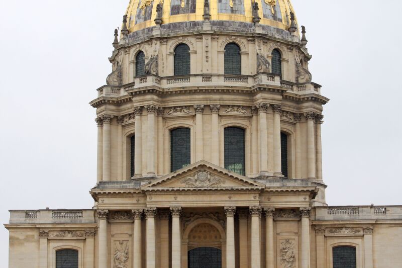 拿破仑陵墓为巴洛克建筑风格,图为巴洛克穹顶