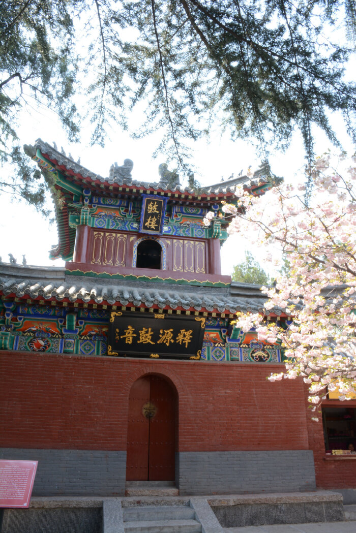 洛阳白马寺p24---p25:白马寺的钟鼓楼,分别位于山门内南北中轴线东侧