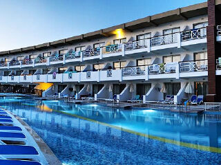 以弗所假日海滩俱乐部酒店