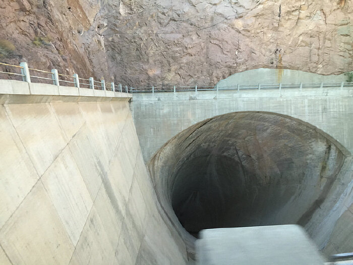 导流和泄洪的隧洞