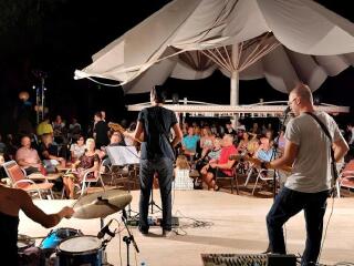 拜尔扎克斯海滩俱乐部酒店