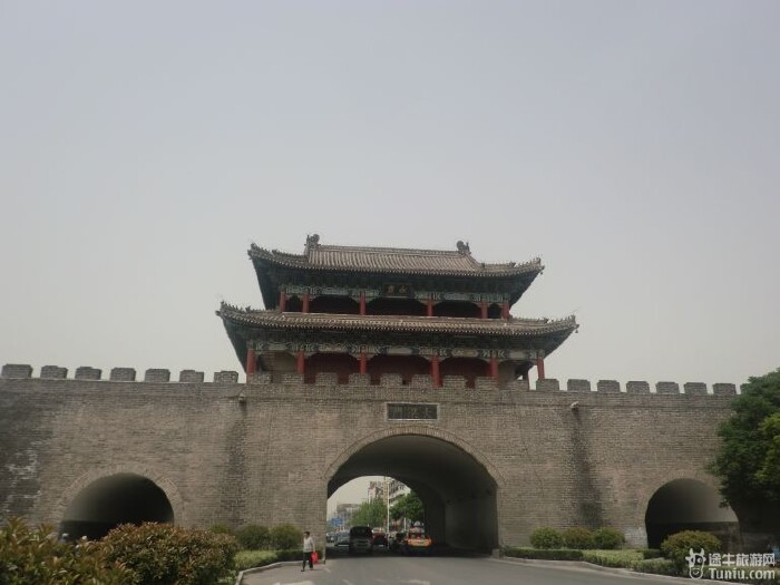 大梁门 大梁是春秋战国时期魏国定都开封时的名称