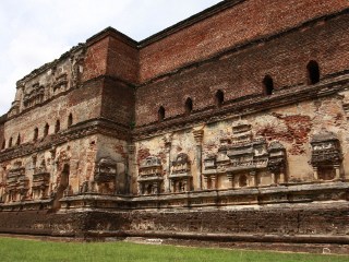 波隆纳鲁沃圣城