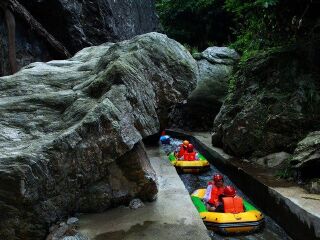 连云山峡谷漂流