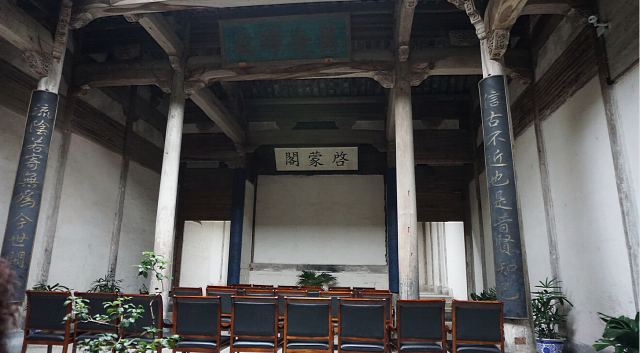 黄山白岳相对峙,风景绮丽甲江南 --------宏村