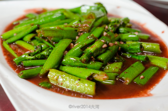 建瓯当地一种叫做泽泻的蔬菜,据说也是一种药材,别的地方没有吃过.