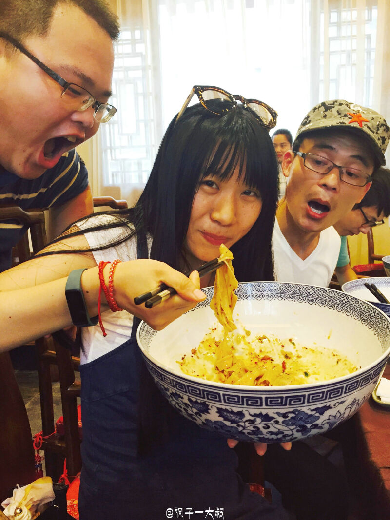 话说用三斤八两的大碗吃饭真是个体力