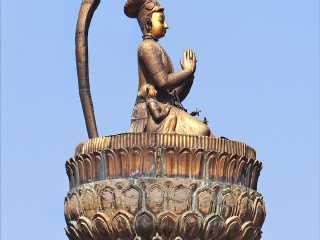 尤加纳兰德拉·马拉国王柱像