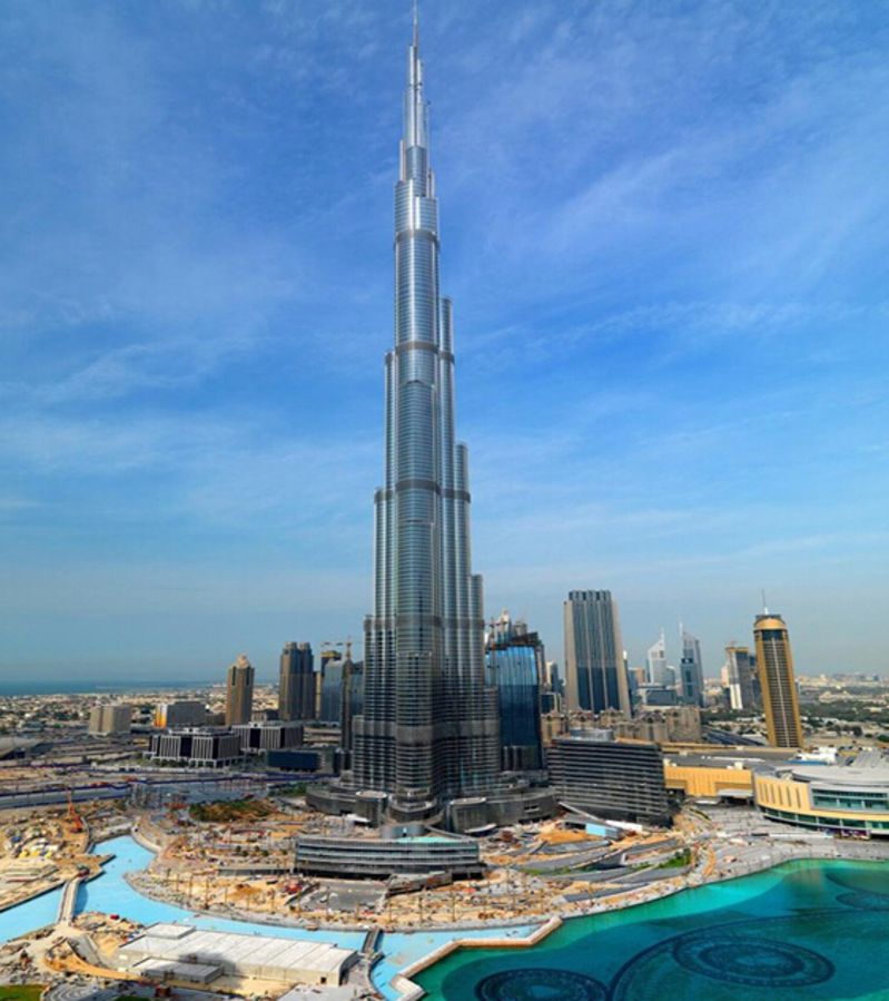 迪拜塔现名哈利法塔,位于阿拉伯联合酋长国迪拜的一栋已建成的摩天