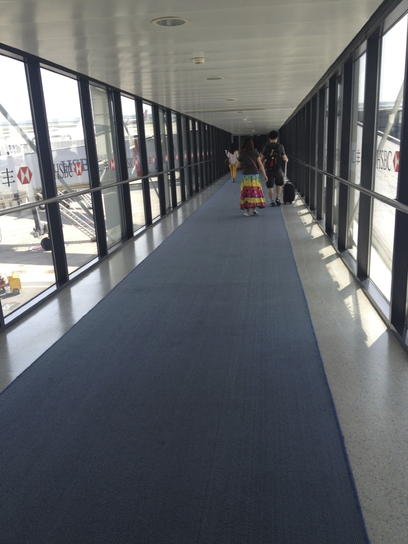 在上海浦东机场登机的过程中