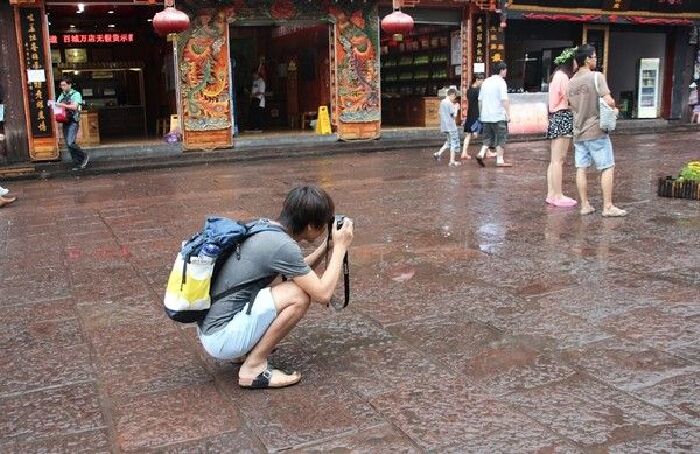 帮别人拍照 也叫别人帮我们拍合作 嘿嘿