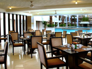 巴厘岛库塔阿斯顿酒店