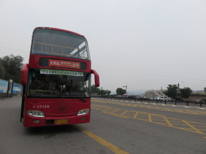 前往云冈石窟,大同火车站有专线旅游双层观光巴士,大概45分钟左右就