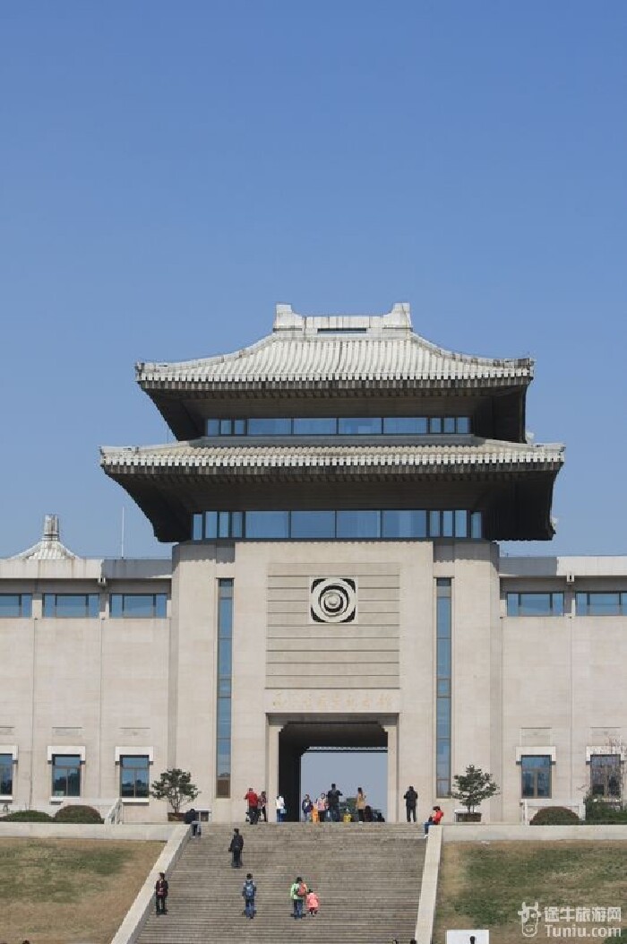 烈士纪念馆,是建筑大师杨廷宝的最后一件作品.