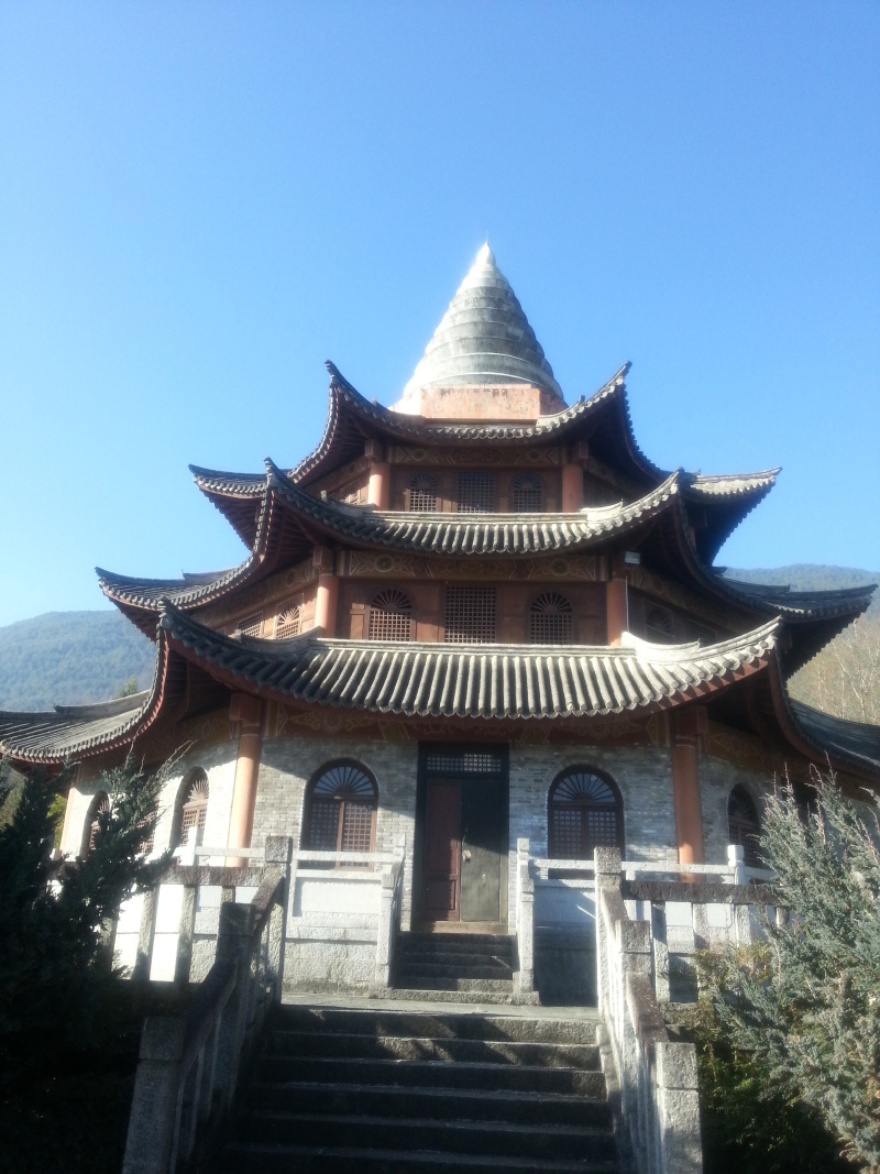 大辽街.到普洱大牢一带,游人就少了.此处可以眺望影视城全景.