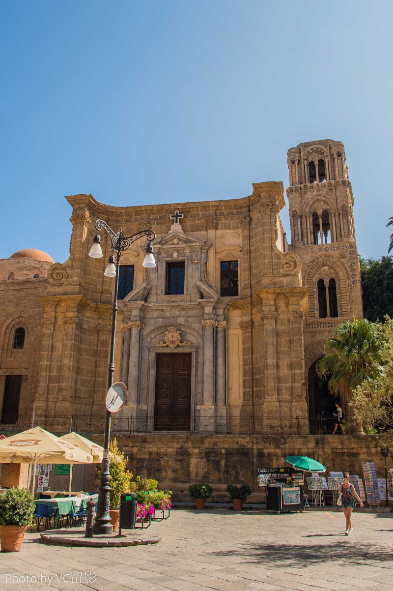 巴勒莫市的凯旋门和街道景点