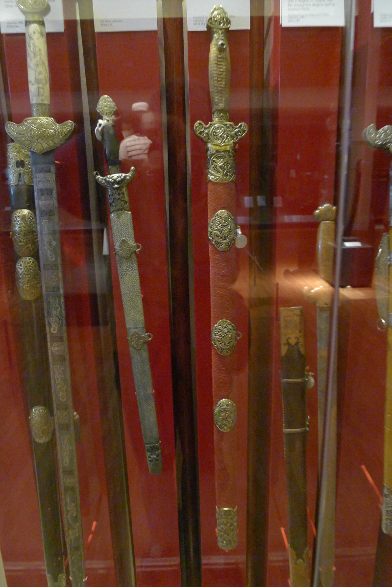 因为,只有皇帝才能够使用龙的装饰,在中国这个社会等级十分严明的国家