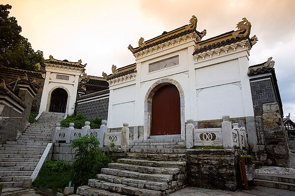 贵阳花溪青岩古镇游玩简介_青岩古镇青岩教案遗址简介