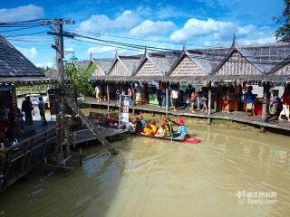 丹嫩沙多水上集市