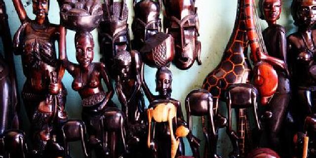 木雕艺术在塞内加尔已有上千年的历史,它涉及的题材十分广泛,有人物