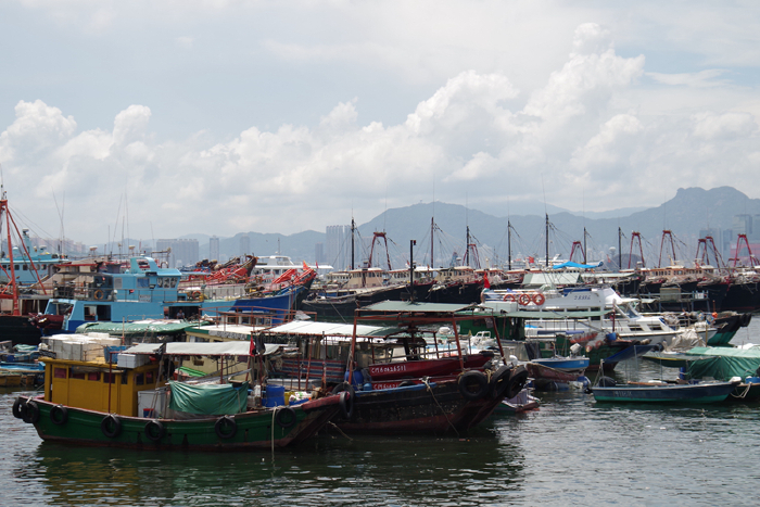 打算到山顶拍夜景,实在是无聊,纯属闲逛,来到筲箕湾.