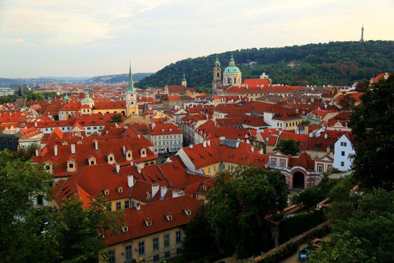 今天就要离开布拉格,早晨登上贝特琳山丘,山丘上的瞭望塔可以俯瞰整个