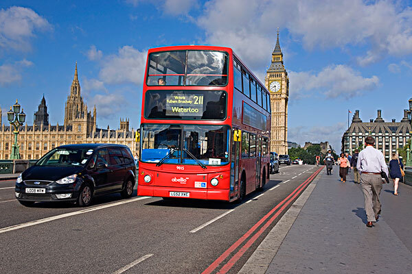全年温差较小,空气较为湿润,雨雾天气较多,因此,伦敦是有名的"雾都"